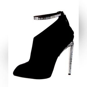 Giuseppe Zanotti for Jennifer Lopez
Suede Crystal Embellishments Boots